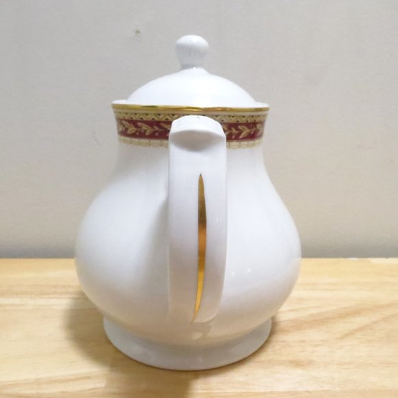 Vinttage Churchill Teapot Coffee Hotelware White 30 oz Porcelain 6.75" England - Picture 3 of 11